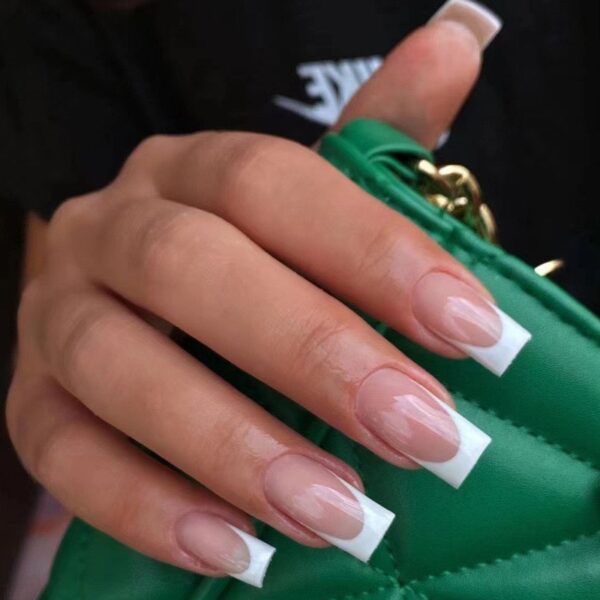 FRENCH MANICURE